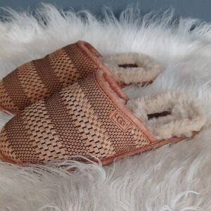 UGG  Comfortable Slippers